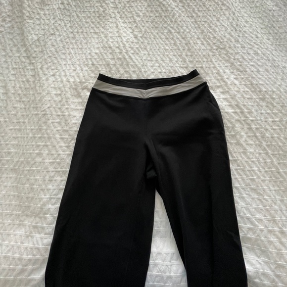 Lululemon black wide leg crop yoga pants. Size 4. White mesh detailing. - Picture 5 of 8